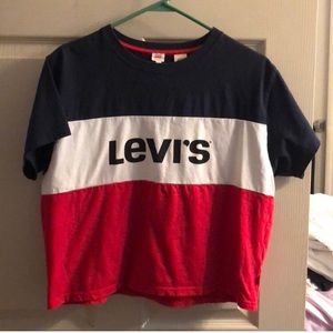 Super cute cropped Levi’s top